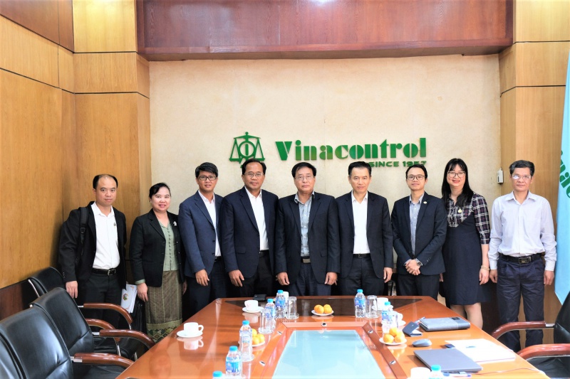 Đoàn Chính phủ Lào đến thăm và làm việc tại Vinacontrol; 	The Lao People's Democratic Republic delegation visited and worked at Vinacontrol