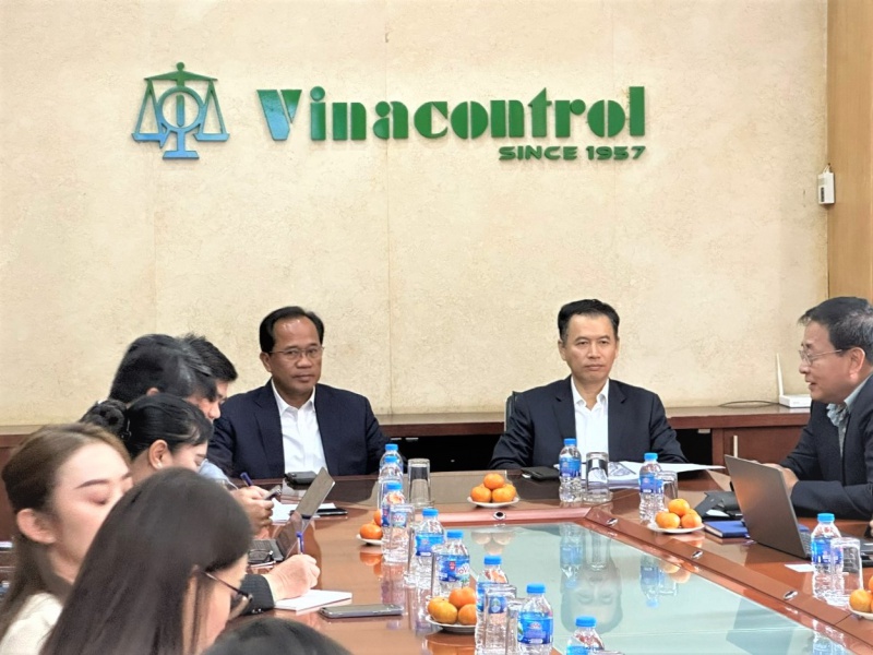 Đoàn Chính phủ Lào đến thăm và làm việc tại Vinacontrol; 	The Lao People's Democratic Republic delegation visited and worked at Vinacontrol